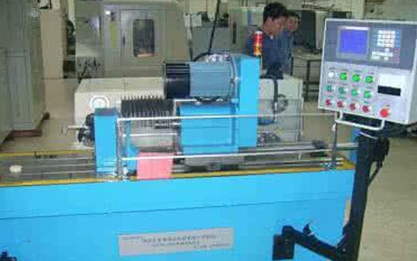 關于深孔鉆床的加工特點和排屑解決方案